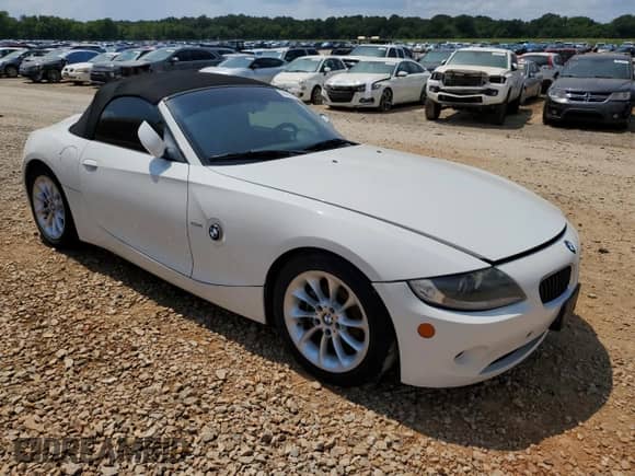 2005 BMW Z4 2.5i z VIN 4USBT33535LS54018, wystawiony jako Copart lot #69460305 z przebiegiem 146 349 mil mil oraz Czysty tytuł • Clean title. Historia ofert i sprzedaży dostępna na DreamBid. Obrazek 4.