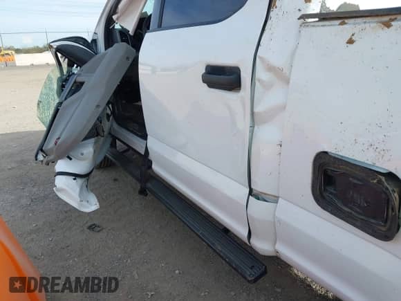 2022 Ford F-250 XL with VIN 1FT7W2BT3NEF14970, listed as a IAAI auction lot 43517087 with 34,043 mi miles and . Bid and sale history available at DreamBid. Image 18.