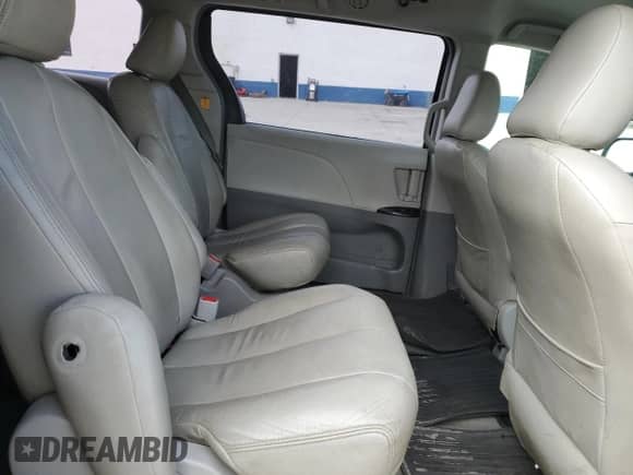 2013 Toyota Sienna L с VIN 5TDZK3DC5DS319369, выставлен на аукционе Copart как лот 81797015 с пробегом Не указан миль и Списание • Salvage title. История ставок и продаж доступна на DreamBid. Изображение 11.