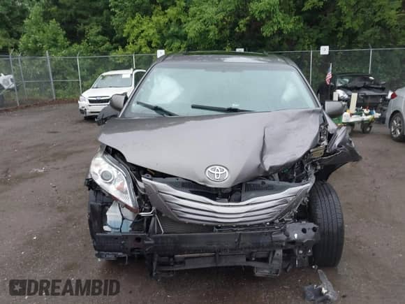 2015 Toyota Sienna XLE with VIN 5TDYK3DC0FS641593, listed as a IAAI auction lot 42501522 with 97,633 mi miles and . Bid and sale history available at DreamBid. Image 12.