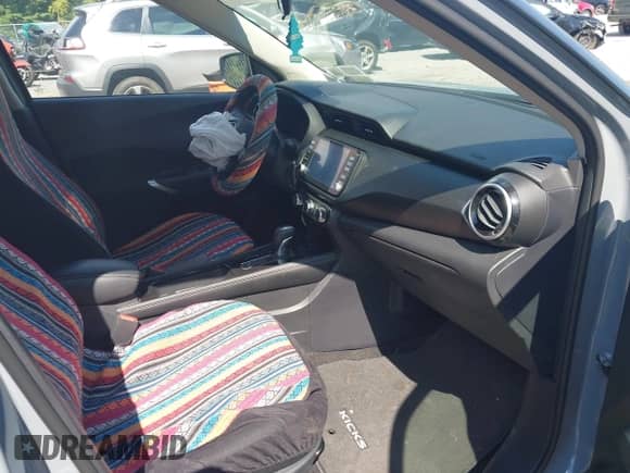 2024 Nissan Kicks SV z VIN 3N1CP5CV6RL519523, wystawiony jako IAAI lot #43148615 z przebiegiem 3 970 mil mil oraz . Historia ofert i sprzedaży dostępna na DreamBid. Obrazek 5.