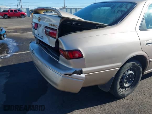 1998 Toyota Camry LE with VIN JT2BG22K3W0151088, listed as a IAAI auction lot 41429977 with 435,394 mi miles and . Bid and sale history available at DreamBid. Image 17.
