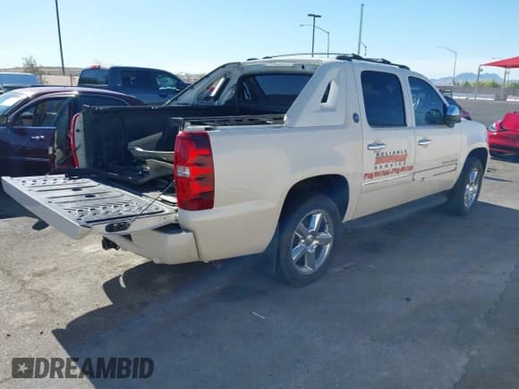 2013 Chevrolet Avalanche LTZ z VIN 3GNTKGE75DG300079, wystawiony jako IAAI lot #42278137 z przebiegiem 120 941 mil mil oraz . Historia ofert i sprzedaży dostępna na DreamBid. Obrazek 4.