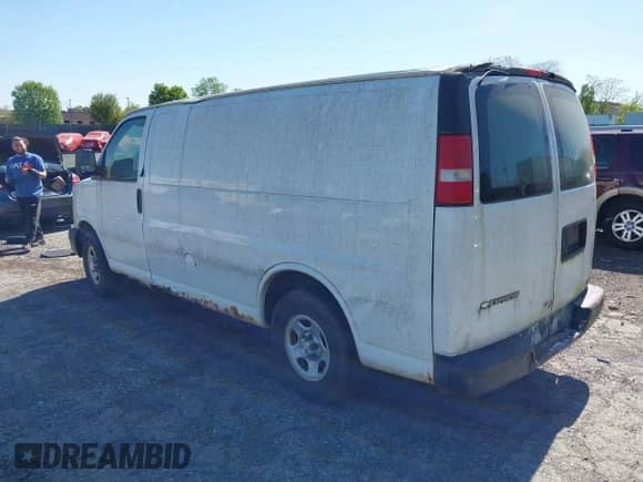 2008 Chevrolet Express Cargo z VIN 1GCFG15XX81173208, wystawiony jako IAAI lot #42011971 z przebiegiem Nie podano mil oraz . Historia ofert i sprzedaży dostępna na DreamBid. Obrazek 3.