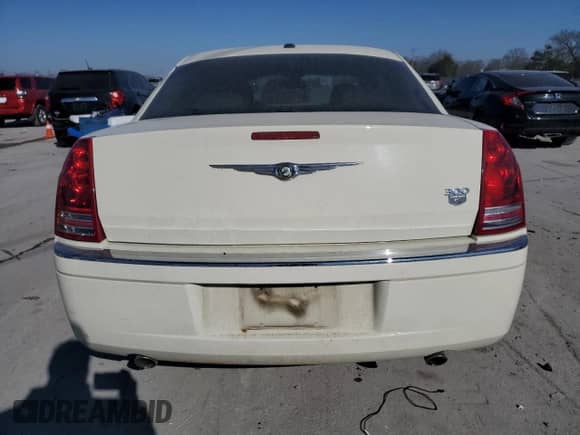 2009 Chrysler 300 C Hemi with VIN 2C3KA63T99H622995, listed as a Copart auction lot 45274995 with 223,907 mi miles and Clean title. Bid and sale history available at DreamBid. Image 6.