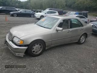 1998 Mercedes-Benz C 230/260/280/320 z VIN WDBHA23G3WA613719, wystawiony jako Copart lot #81571245 z przebiegiem 148 349 mil mil oraz Czysty tytuł • Clean title. Historia ofert i sprzedaży dostępna na DreamBid. Obrazek 1.