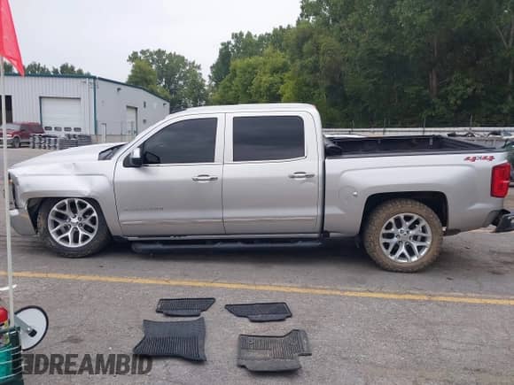 2018 Chevrolet Silverado 1500 LTZ with VIN 3GCUKSECXJG414586, listed as a IAAI auction lot 43103024 with 255,924 mi miles and . Bid and sale history available at DreamBid. Image 14.