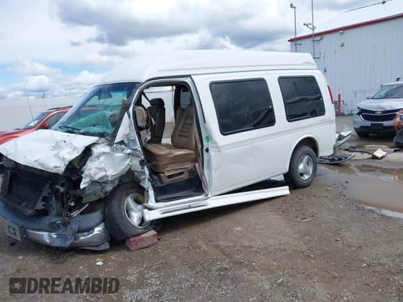 1999 Chevrolet Express z VIN 1GBFG15R7X1064998, wystawiony jako IAAI lot #42255740 z przebiegiem Nie podano mil oraz . Historia ofert i sprzedaży dostępna na DreamBid. Obrazek 2.