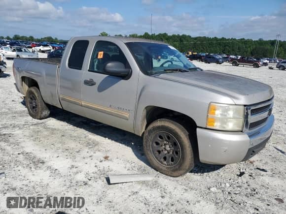 2009 Chevrolet Silverado 1500 LS z VIN 1GCEK19C89Z184275, wystawiony jako Copart lot #62805315 z przebiegiem 323 867 mil mil oraz Szkoda całkowita • Salvage title. Historia ofert i sprzedaży dostępna na DreamBid. Obrazek 4.