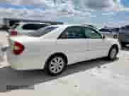 2002 Toyota Camry LE z VIN 4T1BE32K52U027812, wystawiony jako Copart lot #60468345 z przebiegiem 174 180 mil mil oraz Czysty tytuł • Clean title. Historia ofert i sprzedaży dostępna na DreamBid. Obrazek 3.