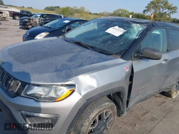 2019 Jeep Compass Trailhawk with VIN 3C4NJDDB2KT722257, listed as a IAAI auction lot 43191333 with 111,975 mi miles and . Bid and sale history available at DreamBid. Image 6.
