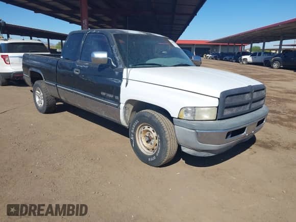 1997 Dodge 1500 z VIN 3B7HC13Y6VG791557, wystawiony jako IAAI lot #42069021 z przebiegiem 139 908 mil mil oraz . Historia ofert i sprzedaży dostępna na DreamBid. Obrazek 1.