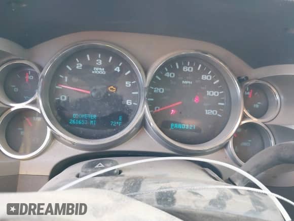 2011 Chevrolet Silverado 1500 LT z VIN 1GCRCSEAXBZ125243, wystawiony jako IAAI lot #43134333 z przebiegiem 261 653 mil mil oraz . Historia ofert i sprzedaży dostępna na DreamBid. Obrazek 7.