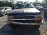 1999 Chevrolet Blazer LS z VIN 1GNCS13W7X2162386, wystawiony jako Copart lot #75060354 z przebiegiem 190 289 mil mil oraz Szkoda całkowita • Salvage title. Historia ofert i sprzedaży dostępna na DreamBid. Obrazek 5.