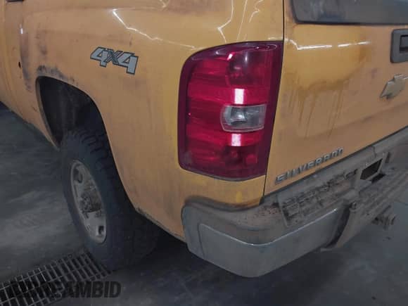 2013 Chevrolet Silverado 2500HD Work Truck z VIN 1GC1KVCG7DF175272, wystawiony jako IAAI lot #42516919 z przebiegiem 61 380 mil mil oraz . Historia ofert i sprzedaży dostępna na DreamBid. Obrazek 6.