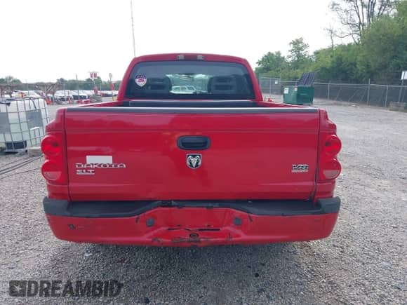2005 Dodge Dakota SLT z VIN 1D7HE48N95S101910, wystawiony jako IAAI lot #42873247 z przebiegiem 198 794 mil mil oraz . Historia ofert i sprzedaży dostępna na DreamBid. Obrazek 17.