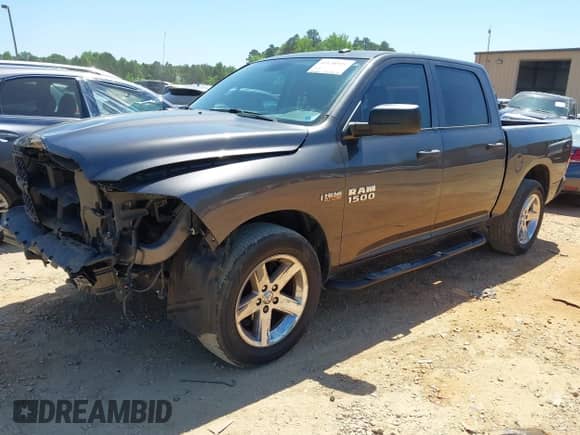 2017 Ram 1500 Express z VIN 3C6RR6KT7HG580045, wystawiony jako IAAI lot #42138921 z przebiegiem 84 610 mil mil oraz . Historia ofert i sprzedaży dostępna na DreamBid. Obrazek 2.