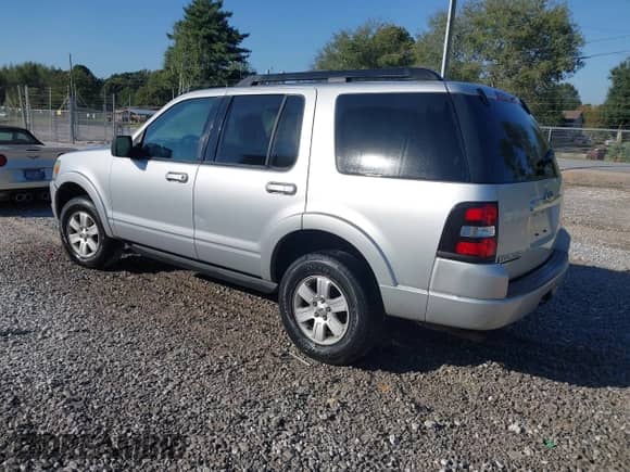 2010 Ford Explorer XLT с VIN 1FMEU6DEXAUA58657, выставлен на аукционе IAAI как лот 43348959 с пробегом 216 386 миль миль и . История ставок и продаж доступна на DreamBid. Изображение 3.