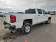 2015 Chevrolet Silverado 2500HD Work Truck z VIN 1GC1KUE81FF569806, wystawiony jako Copart lot #90887985 z przebiegiem 160 674 mil mil oraz Czysty tytuł • Clean title. Historia ofert i sprzedaży dostępna na DreamBid. Obrazek 3.