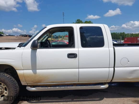 2004 Chevrolet Silverado 2500HD LS with VIN 1GCHK29234E314019, listed as a IAAI auction lot 42984554 with 317,946 mi miles and . Bid and sale history available at DreamBid. Image 14.
