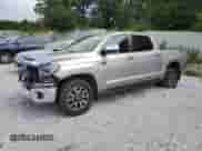 2020 Toyota Tundra Platinum с VIN 5TFGY5F17LX263151, выставлен на аукционе Copart как лот 65772464 с пробегом 104 218 миль миль и Списание • Salvage title. История ставок и продаж доступна на DreamBid. Изображение 1.