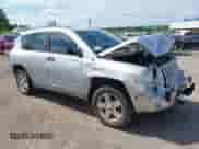 2008 Jeep Compass Sport с VIN 1J8FT47058D735438, выставлен на аукционе IAAI как лот 42367909 с пробегом 177 453 миль миль и . История ставок и продаж доступна на DreamBid. Изображение 1.