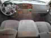 2007 Dodge 1500 ST z VIN 1D7HU18P47J610704, wystawiony jako Copart lot #83355354 z przebiegiem 208 158 mil mil oraz Czysty tytuł • Clean title. Historia ofert i sprzedaży dostępna na DreamBid. Obrazek 8.