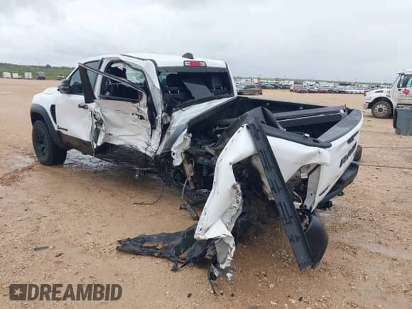 2023 Ram 1500 TRX z VIN 1C6SRFU90PN503803, wystawiony jako IAAI lot #42659089 z przebiegiem 35 642 mil mil oraz . Historia ofert i sprzedaży dostępna na DreamBid. Obrazek 3.