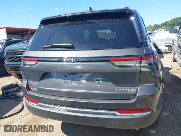 2024 Jeep Grand Cherokee Limited with VIN 1C4RJHBG8R8927386, listed as a IAAI auction lot 43069089 with 6,400 mi miles and . Bid and sale history available at DreamBid. Image 16.