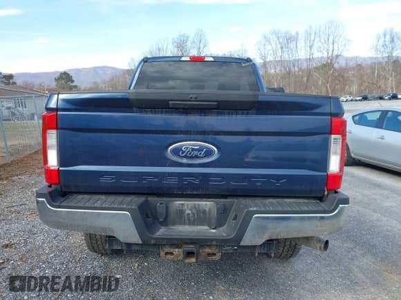 2018 Ford F-250 XL с VIN 1FT7W2B62JEB80712, выставлен на аукционе IAAI как лот 41593737 с пробегом 118 231 миль миль и . История ставок и продаж доступна на DreamBid. Изображение 17.