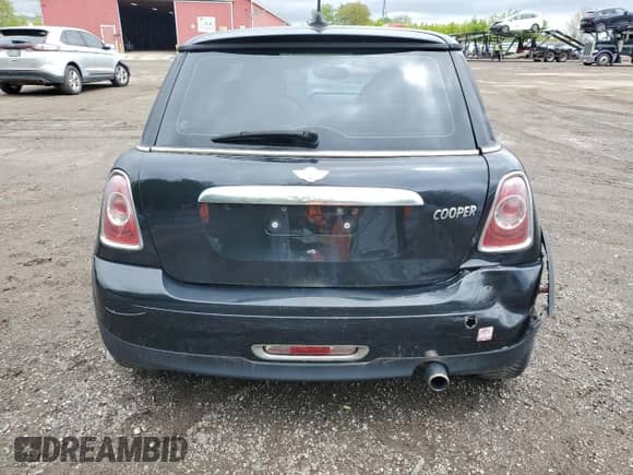 2011 MINI Hardtop z VIN WMWSU3C54BT253391, wystawiony jako Copart lot #57215905 z przebiegiem 199 273 mil mil oraz Czysty tytuł • Clean title. Historia ofert i sprzedaży dostępna na DreamBid. Obrazek 6.