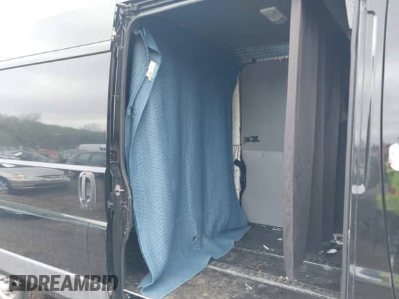 2017 Ram ProMaster Cargo с VIN 3C6URVJG4HE524830, выставлен на аукционе IAAI как лот 42173401 с пробегом 321 317 миль миль и . История ставок и продаж доступна на DreamBid. Изображение 8.