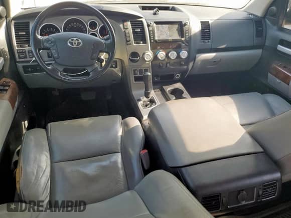 2013 Toyota Tundra Platinum с VIN 5TFFY5F10DX145553, выставлен на аукционе Copart как лот 82311405 с пробегом 142 592 миль миль и Списание • Salvage title. История ставок и продаж доступна на DreamBid. Изображение 8.