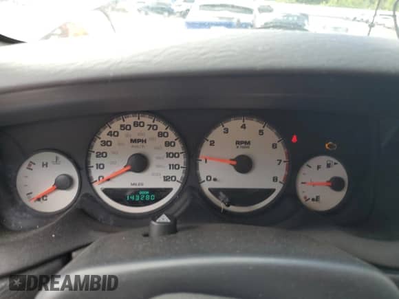 2005 Dodge Neon SXT z VIN 1B3AS56C25D240407, wystawiony jako Copart lot #67846655 z przebiegiem 143 280 mil mil oraz Szkoda całkowita • Salvage title. Historia ofert i sprzedaży dostępna na DreamBid. Obrazek 9.
