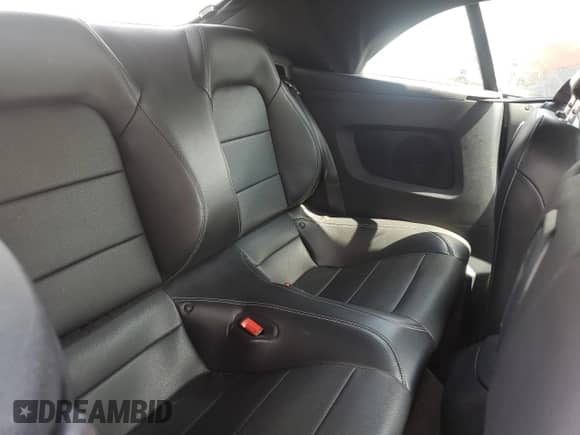 2018 Ford Mustang GT Premium z VIN 1FATP8FF8J5182513, wystawiony jako Copart lot #81114505 z przebiegiem 81 574 mil mil oraz Czysty tytuł • Clean title. Historia ofert i sprzedaży dostępna na DreamBid. Obrazek 10.