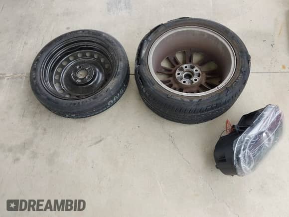 2006 Chrysler 300 C with VIN 2C3LA63H46H396442, listed as a IAAI auction lot 43040051 with 136,196 mi miles and . Bid and sale history available at DreamBid. Image 12.