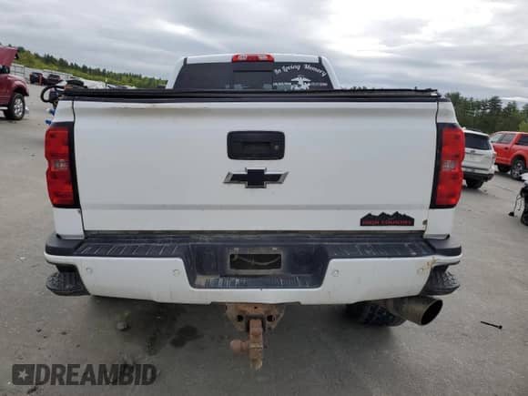 2015 Chevrolet Silverado 2500HD High Country z VIN 1GC1KXE84FF525901, wystawiony jako Copart lot #56946615 z przebiegiem 178 165 mil mil oraz Szkoda całkowita • Salvage title. Historia ofert i sprzedaży dostępna na DreamBid. Obrazek 6.