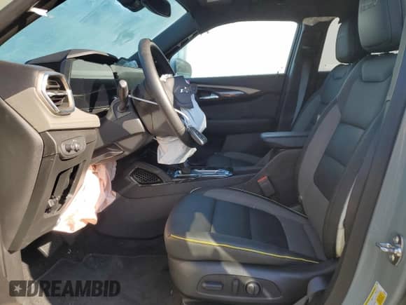 2025 Chevrolet TrailBlazer ACTIV z VIN KL79MSSL2SB033309, wystawiony jako Copart lot #70177335 z przebiegiem 13 143 mil mil oraz Szkoda całkowita • Salvage title. Historia ofert i sprzedaży dostępna na DreamBid. Obrazek 7.