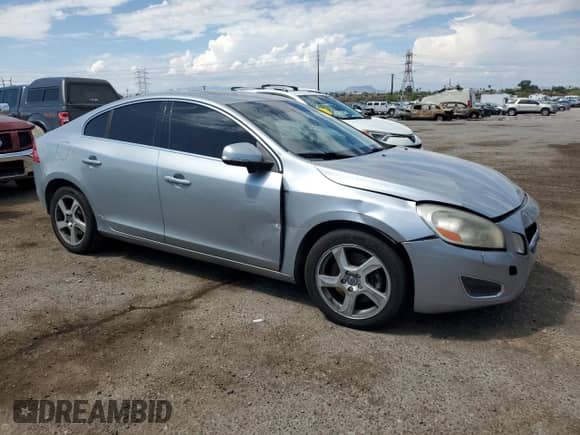 2013 Volvo S60 T5 Premier с VIN YV1612FS4D2202047, выставлен на аукционе Copart как лот 70531325 с пробегом 125 776 миль миль и Списание • Salvage title. История ставок и продаж доступна на DreamBid. Изображение 4.
