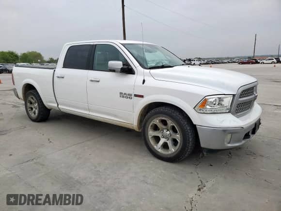 2018 Ram 1500 Laramie z VIN 1C6RR7VM0JS312821, wystawiony jako Copart lot #49554905 z przebiegiem 199 380 mil mil oraz Szkoda całkowita • Salvage title. Historia ofert i sprzedaży dostępna na DreamBid. Obrazek 4.