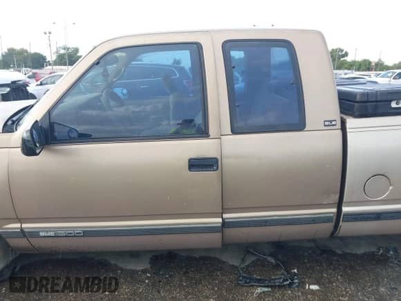 1995 GMC Sierra 1500 с VIN 2GTEC19K8S1530957, выставлен на аукционе IAAI как лот 42994210 с пробегом 224 762 миль миль и . История ставок и продаж доступна на DreamBid. Изображение 13.