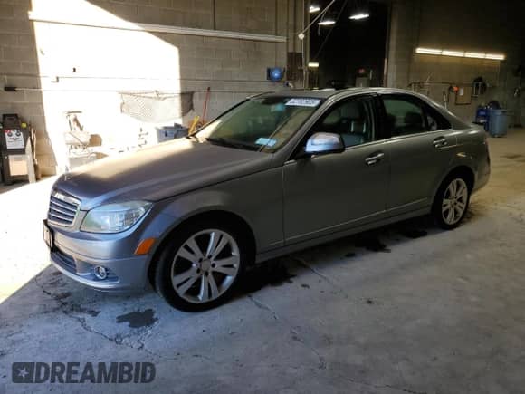 2009 Mercedes-Benz C 300 Sport z VIN WDDGF81XX9R061104, wystawiony jako Copart lot #82782905 z przebiegiem 158 597 mil mil oraz Czysty tytuł • Clean title. Historia ofert i sprzedaży dostępna na DreamBid. Obrazek 1.