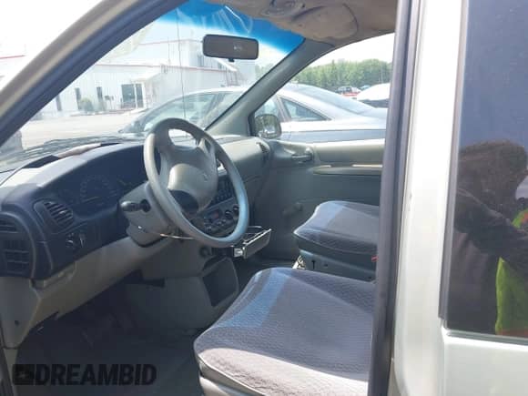 2000 Dodge Caravan z VIN 2B4FP25B8YR855121, wystawiony jako IAAI lot #42560942 z przebiegiem 178 461 mil mil oraz . Historia ofert i sprzedaży dostępna na DreamBid. Obrazek 5.