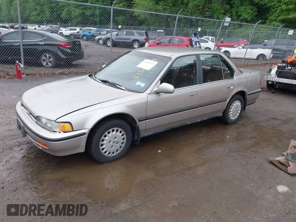 1993 Honda Accord LX z VIN JHMCB7650PC050732, wystawiony jako IAAI lot #42269319 z przebiegiem 77 651 mil mil oraz . Historia ofert i sprzedaży dostępna na DreamBid. Obrazek 2.