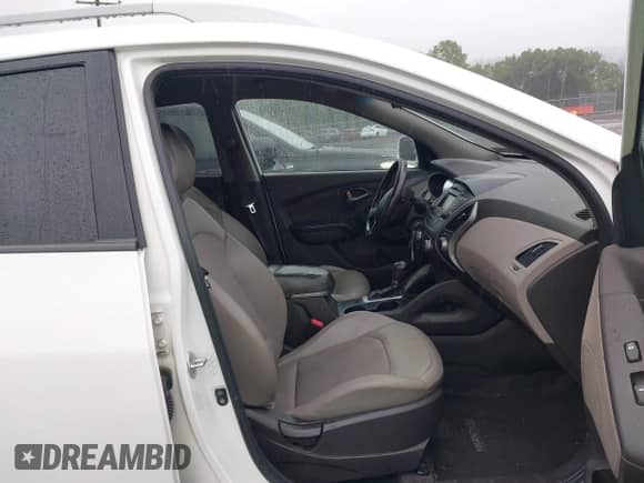 2014 Hyundai Tucson Limited with VIN KM8JU3AG7EU796103, listed as a IAAI auction lot 43026406 with 190,377 mi miles and . Bid and sale history available at DreamBid. Image 5.