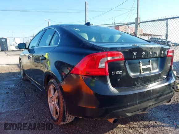 2012 Volvo S60 T5 с VIN YV1622FS1C2048425, выставлен на аукционе IAAI как лот 43324845 с пробегом 250 499 миль миль и . История ставок и продаж доступна на DreamBid. Изображение 15.