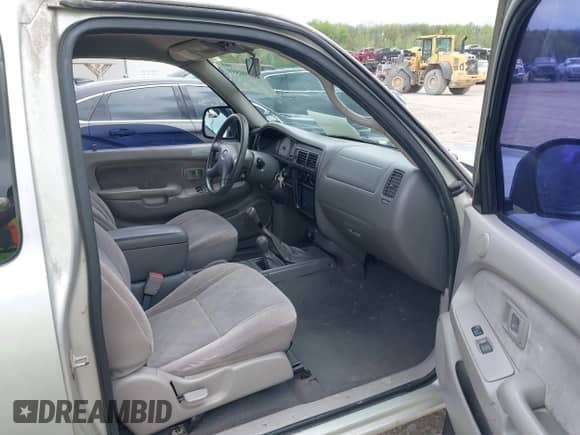 2001 Toyota Tacoma с VIN 5TEWN72N81Z821071, выставлен на аукционе IAAI как лот 42090559 с пробегом 267 702 миль миль и . История ставок и продаж доступна на DreamBid. Изображение 5.