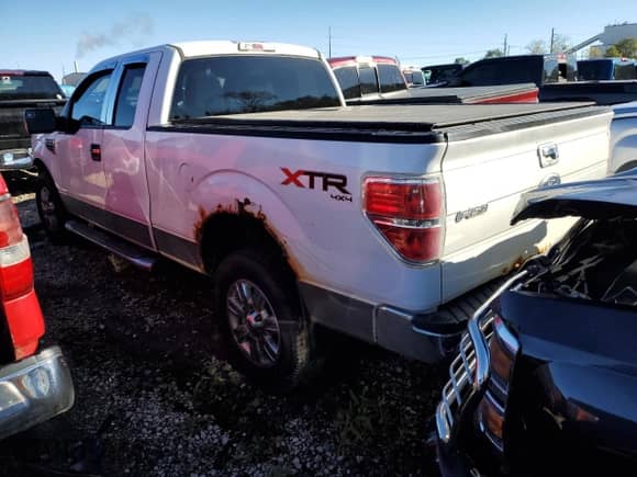 2012 Ford F-150 XL z VIN 1FTFX1EF6CFC04649, wystawiony jako Copart lot #83961305 z przebiegiem 250 597 mil mil oraz Czysty tytuł • Clean title. Historia ofert i sprzedaży dostępna na DreamBid. Obrazek 2.