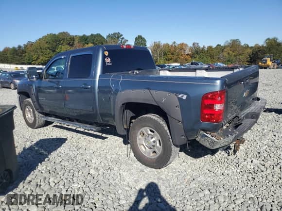 2010 Chevrolet Silverado 2500HD LT z VIN 1GC4KXBG9AF137337, wystawiony jako Copart lot #84866935 z przebiegiem 150 189 mil mil oraz Szkoda całkowita • Salvage title. Historia ofert i sprzedaży dostępna na DreamBid. Obrazek 2.