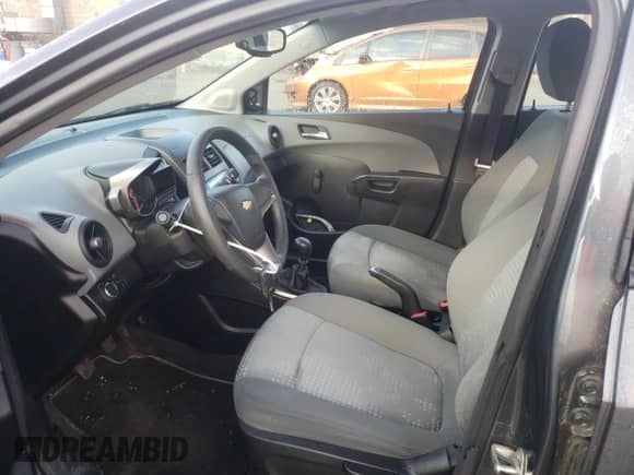 2012 Chevrolet Sonic LS z VIN 1G1JB5SH3C4176254, wystawiony jako Copart lot #51275675 z przebiegiem 58 009 mil mil oraz Szkoda całkowita • Salvage title. Historia ofert i sprzedaży dostępna na DreamBid. Obrazek 7.